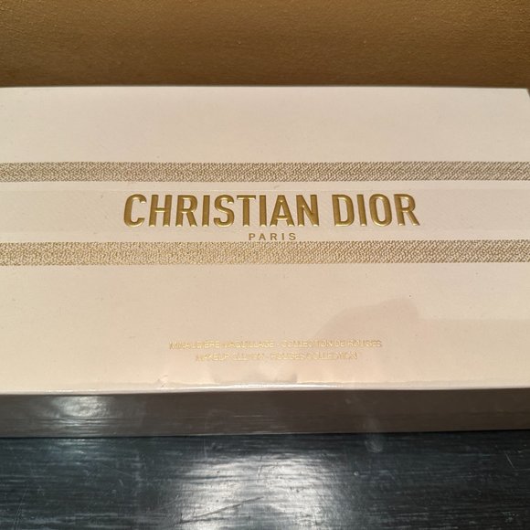 CHRISTIAN DIOR MAKEUP CLUTCH (ROUGES COLLECTION) - 2023 HOLIDAY LIMITED ADDITION - Picture 6 of 8